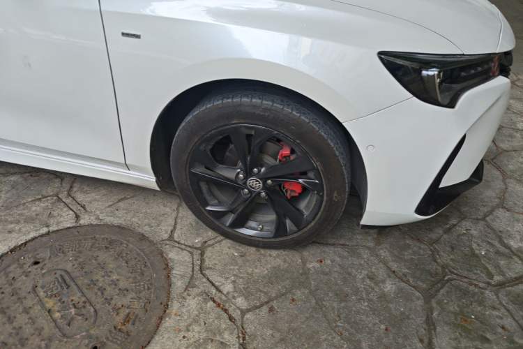 Used Buick Verano 2023 Pro GS Swift Edition Right Front Wheel Hub