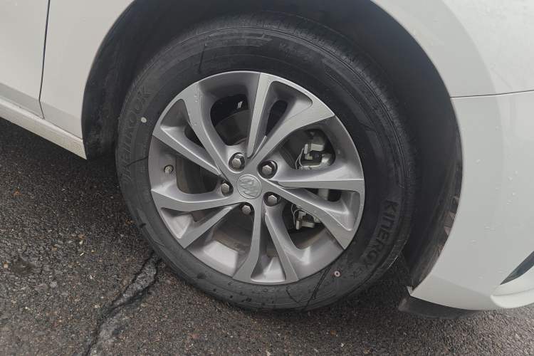 Used Buick Verano 2023 Pro Enjoyment Edition Right Front Wheel Hub