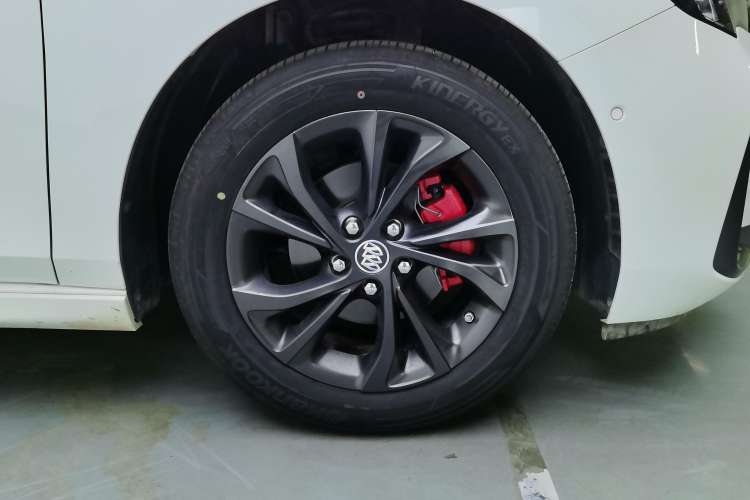 Used Buick Verano 2023 Pro GS Swift Edition Right Front Wheel Hub