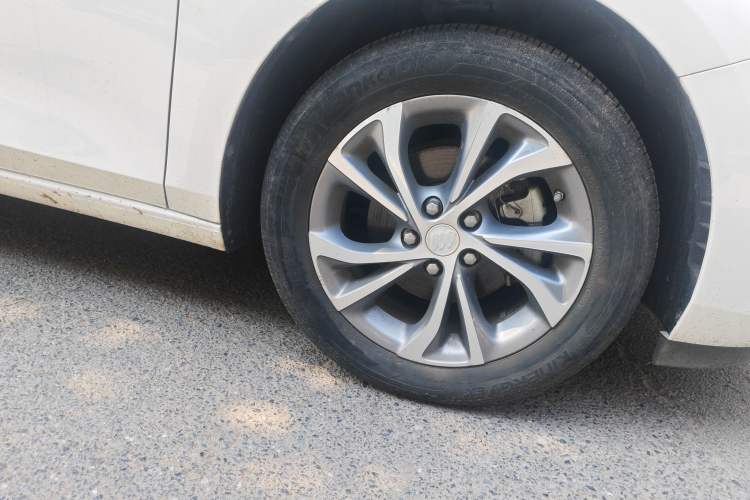Used Buick Verano 2023 Pro Enjoyment Edition Right Front Wheel Hub