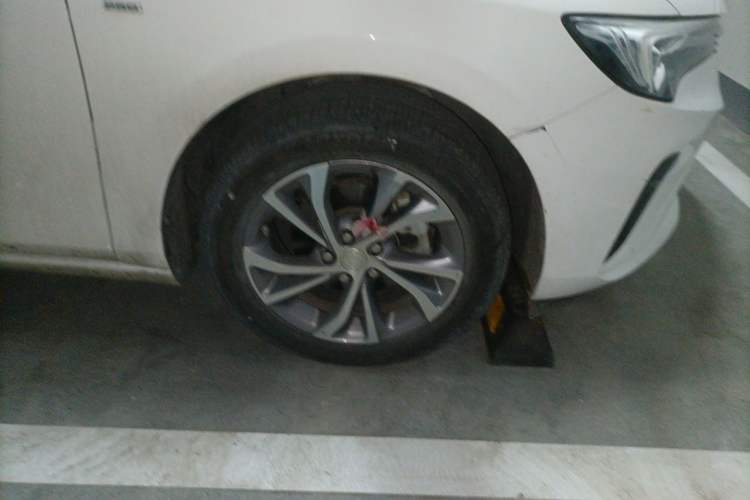 Used Buick Verano 2023 Pro Enjoyment Edition Right Front Wheel Hub
