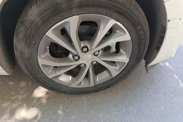 Used Buick Verano 2023 Pro Enjoyment Edition Right Front Wheel Hub