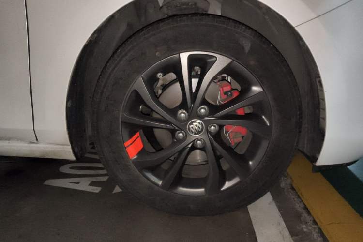 Used Buick Verano 2023 Pro GS Hunter Wind Edition Right Front Wheel Hub