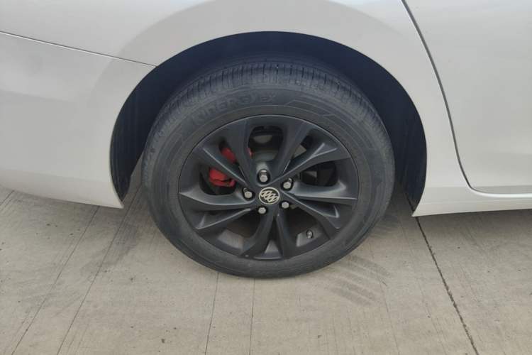 Used Buick Verano 2023 Pro GS Hunter Wind Edition Right Rear Wheel Hub