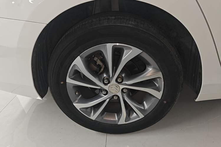 Used Buick Verano 2023 Pro Enjoyment Edition Right Rear Wheel Hub