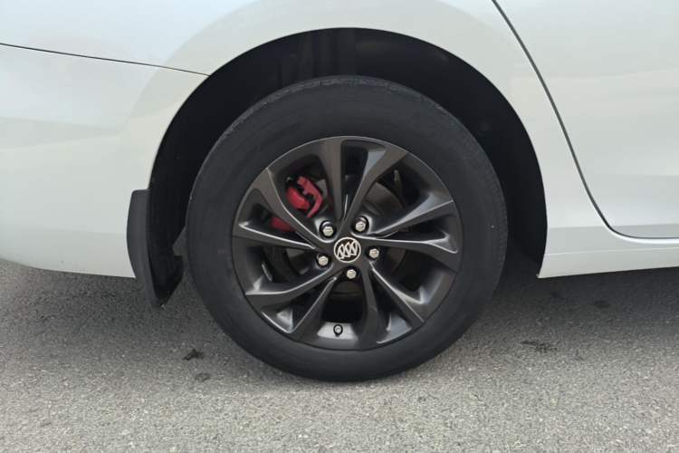 Used Buick Verano 2023 Pro GS Hunter Wind Edition Right Rear Wheel Hub