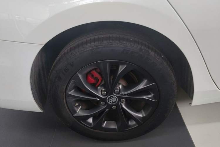 Used Buick Verano 2023 Pro GS Hunter Wind Edition Right Rear Wheel Hub
