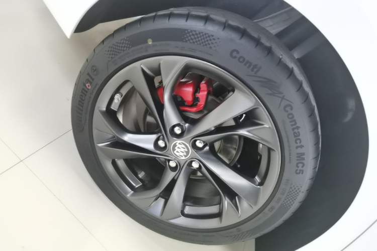 Used Buick Verano 2023 Pro GS Swift Edition Right Rear Wheel Hub