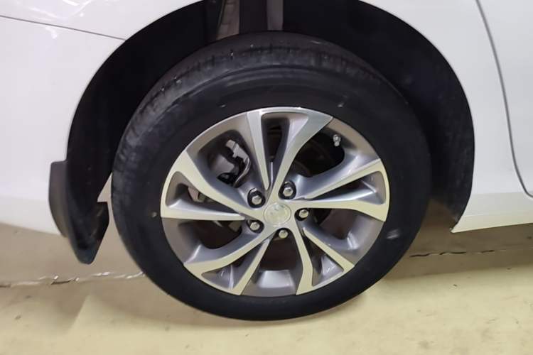 Used Buick Verano 2023 Pro Enjoyment Edition Right Rear Wheel Hub