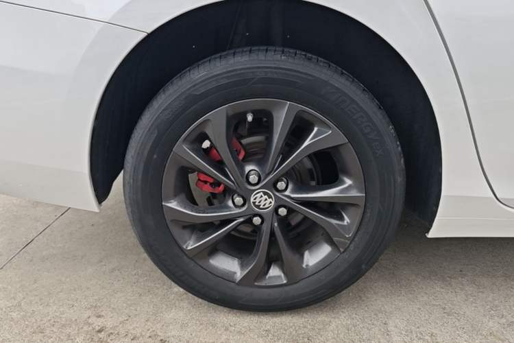 Used Buick Verano 2023 Pro GS Hunter Wind Edition Right Rear Wheel Hub