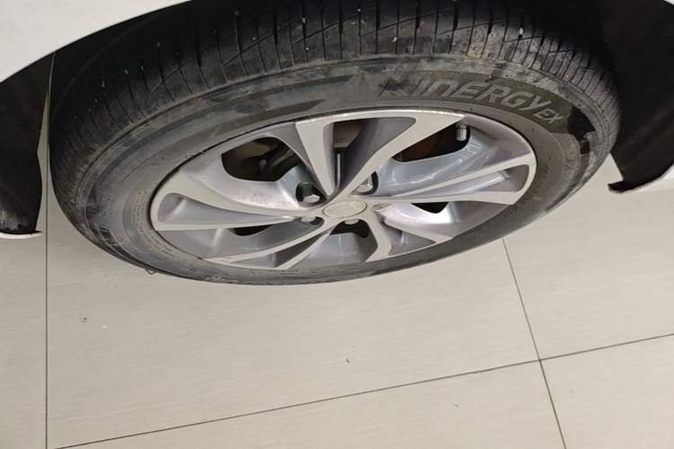 Used Buick Verano 2023 Pro Enjoyment Edition Right Rear Wheel Hub