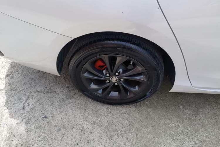 Used Buick Verano 2023 Pro GS Hunter Wind Edition Right Rear Wheel Hub