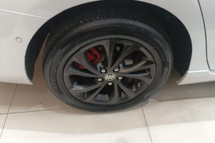 Used Buick Verano 2023 Pro GS Swift Edition Right Rear Wheel Hub