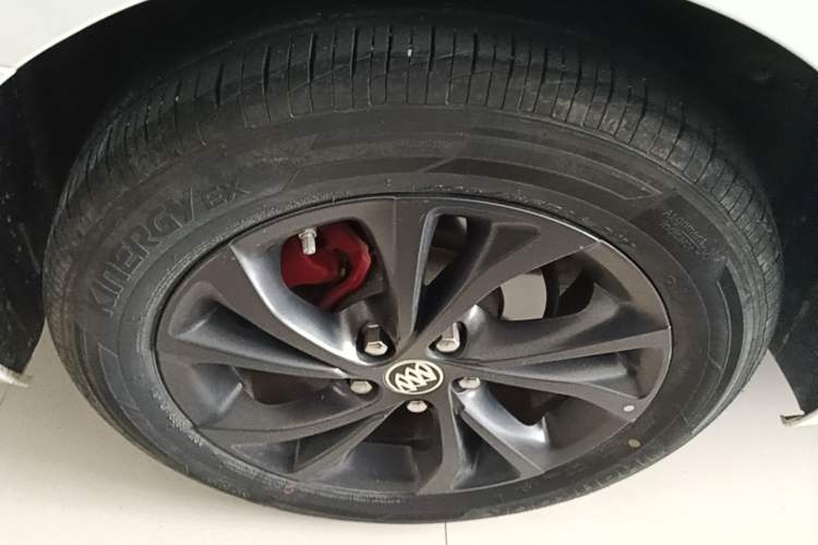 Used Buick Verano 2023 Pro GS Hunter Wind Edition Right Rear Wheel Hub