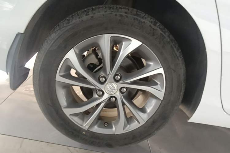 Used Buick Verano 2023 Pro Enjoyment Edition Right Rear Wheel Hub