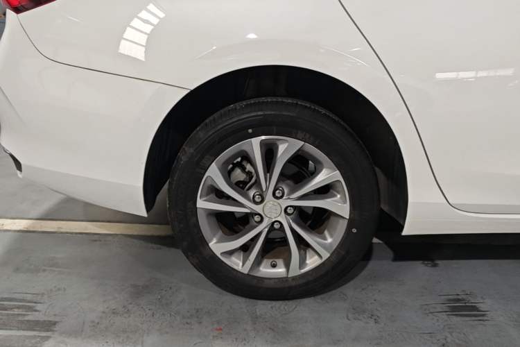 Used Buick Verano 2023 Pro Enjoyment Edition Right Rear Wheel Hub