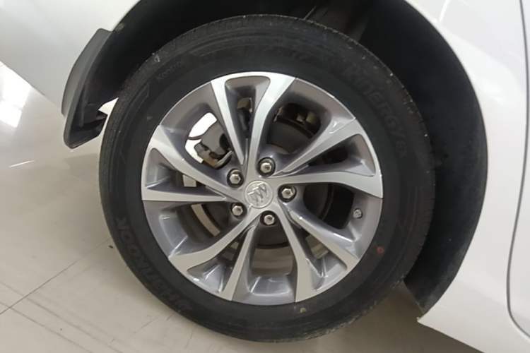 Used Buick Verano 2023 Pro Enjoyment Edition Right Rear Wheel Hub