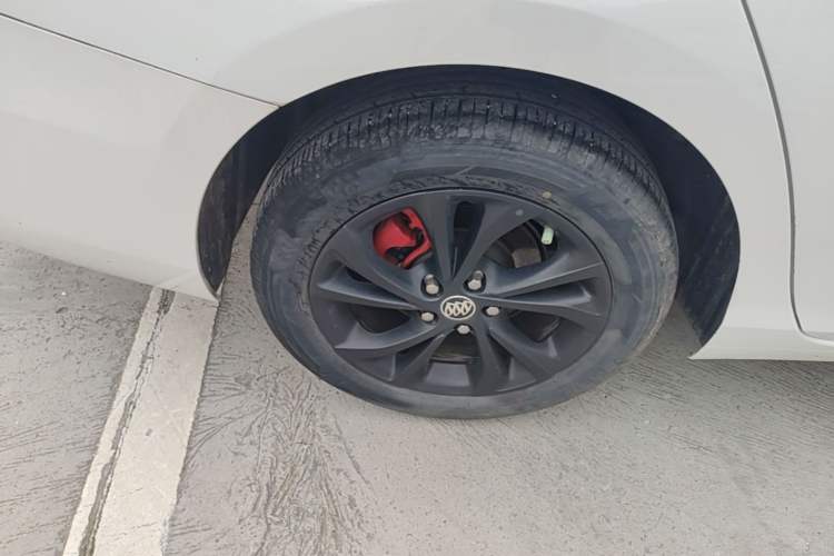 Used Buick Verano 2023 Pro GS Hunter Wind Edition Right Rear Wheel Hub