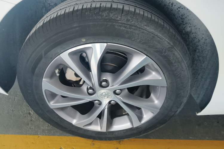 Used Buick Verano 2023 Pro Enjoyment Edition Right Rear Wheel Hub
