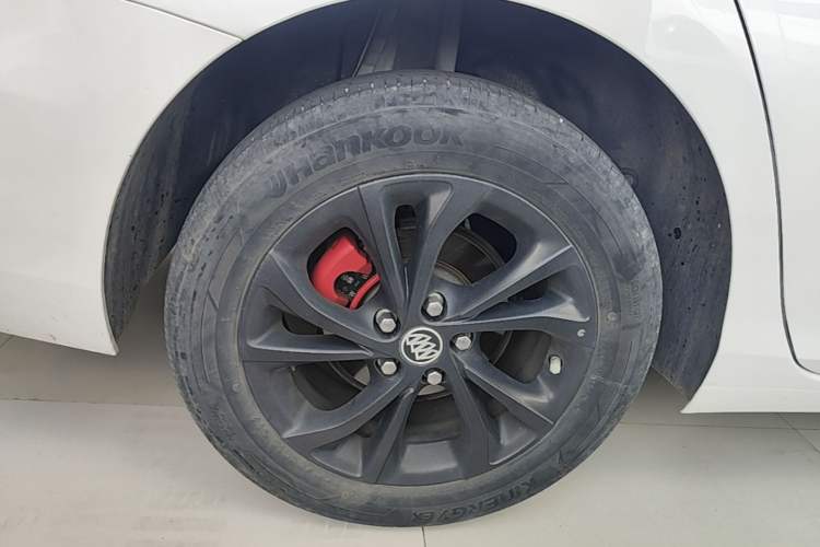 Used Buick Verano 2023 Pro GS Hunter Wind Edition Right Rear Wheel Hub