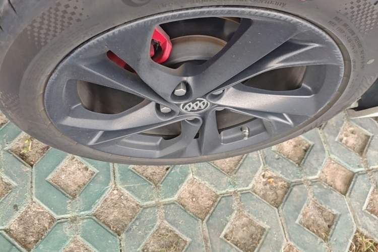 Used Buick Verano 2023 Pro GS Swift Edition Right Rear Wheel Hub