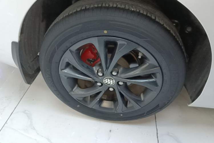 Used Buick Verano 2023 Pro GS Hunter Wind Edition Right Rear Wheel Hub