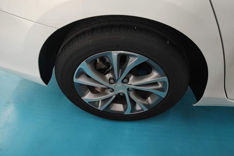 Used Buick Verano 2023 Pro Enjoyment Edition Right Rear Wheel Hub