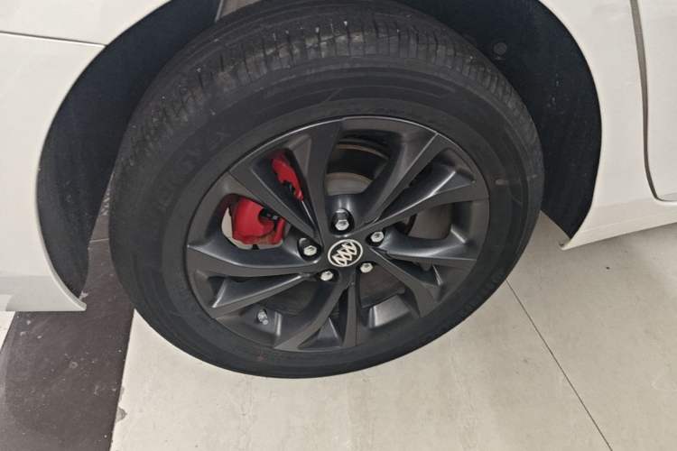 Used Buick Verano 2023 Pro GS Hunter Wind Edition Right Rear Wheel Hub
