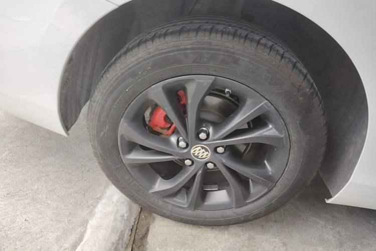 Used Buick Verano 2023 Pro GS Hunter Wind Edition Right Rear Wheel Hub