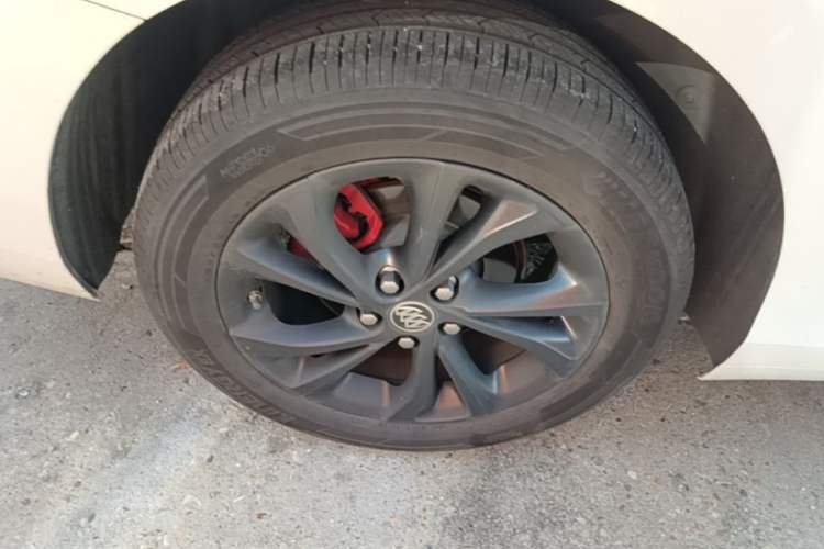 Used Buick Verano 2023 Pro GS Hunter Wind Edition Right Rear Wheel Hub