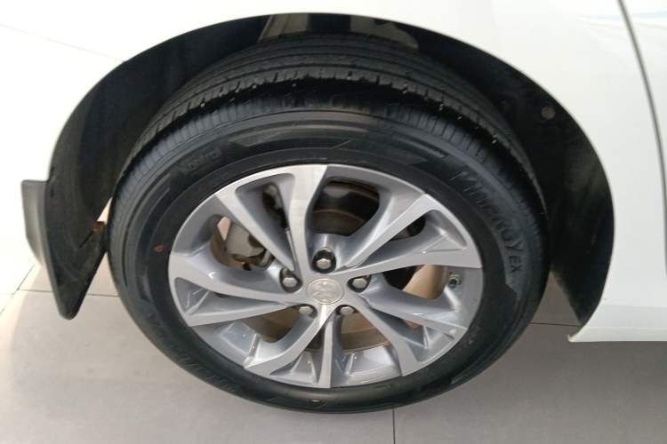 Used Buick Verano 2023 Pro Enjoyment Edition Right Rear Wheel Hub