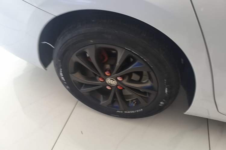 Used Buick Verano 2023 Pro GS Hunter Wind Edition Right Rear Wheel Hub