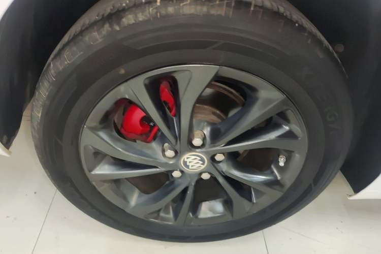 Used Buick Verano 2023 Pro GS Hunter Wind Edition Right Rear Wheel Hub
