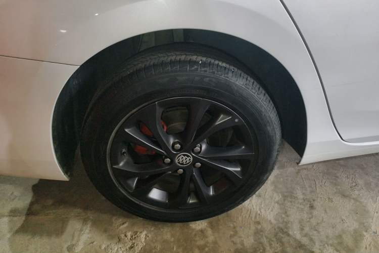 Used Buick Verano 2023 Pro GS Hunter Wind Edition Right Rear Wheel Hub