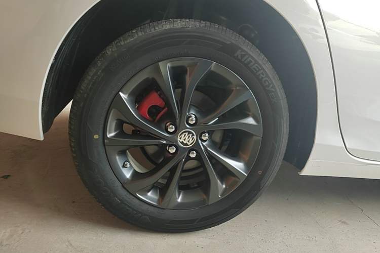Used Buick Verano 2023 Pro GS Hunter Wind Edition Right Rear Wheel Hub