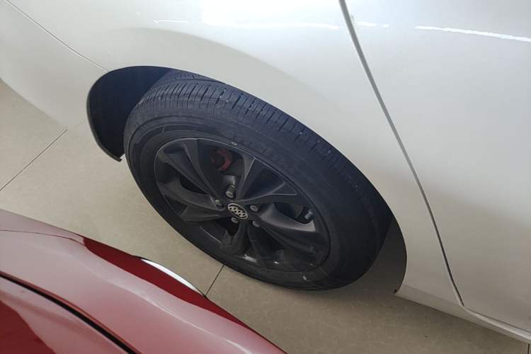Used Buick Verano 2023 Pro GS Hunter Wind Edition Right Rear Wheel Hub