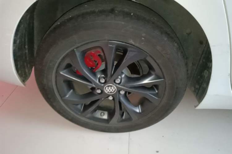 Used Buick Verano 2023 Pro GS Hunter Wind Edition Right Rear Wheel Hub