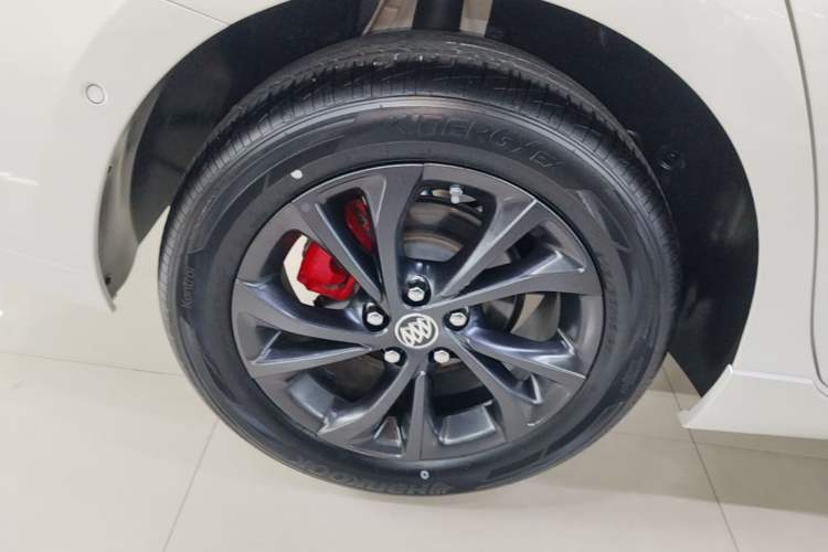 Used Buick Verano 2023 Pro GS Swift Edition Right Rear Wheel Hub