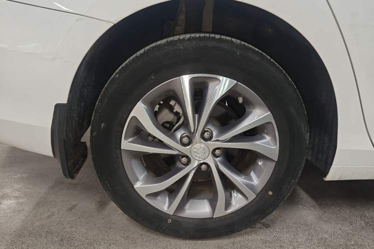 Used Buick Verano 2023 Pro Enjoyment Edition Right Rear Wheel Hub