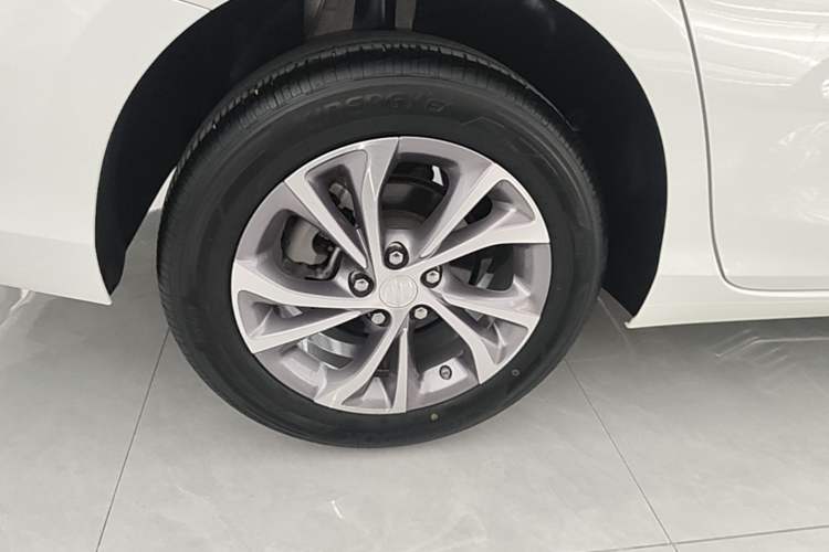 Used Buick Verano 2023 Pro Enjoyment Edition Right Rear Wheel Hub