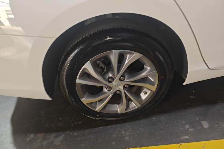 Used Buick Verano 2023 Pro Enjoyment Edition Right Rear Wheel Hub