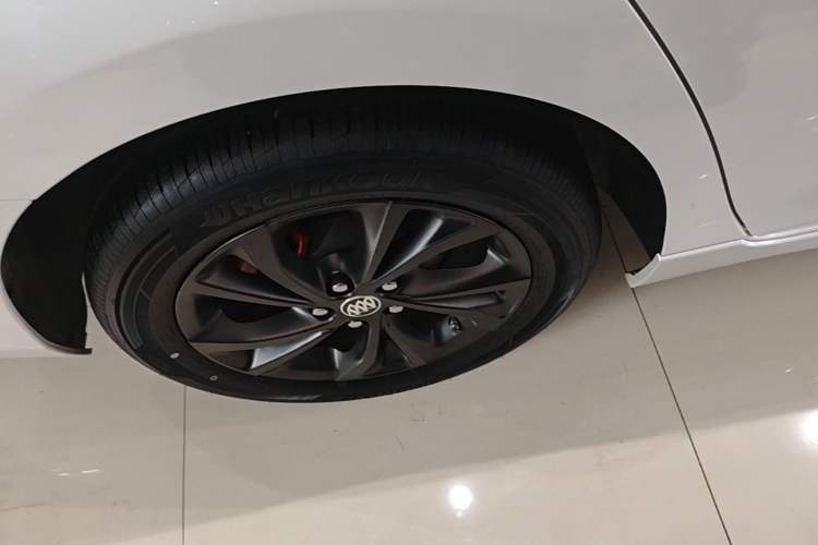 Used Buick Verano 2023 Pro GS Swift Edition Right Rear Wheel Hub