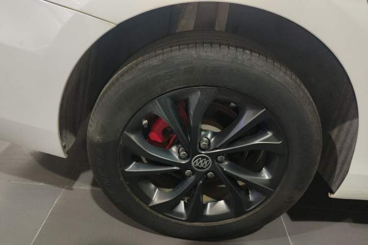 Used Buick Verano 2023 Pro GS Hunter Wind Edition Right Rear Wheel Hub