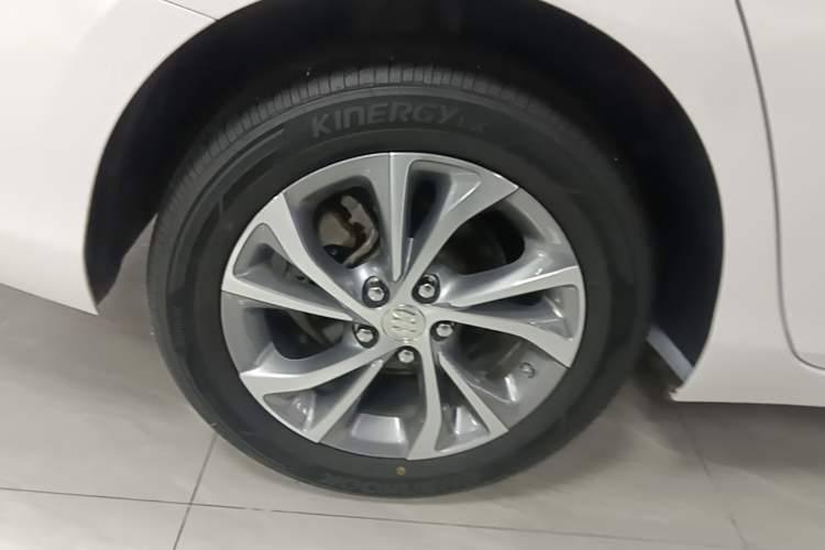 Used Buick Verano 2023 Pro Enjoyment Edition Right Rear Wheel Hub