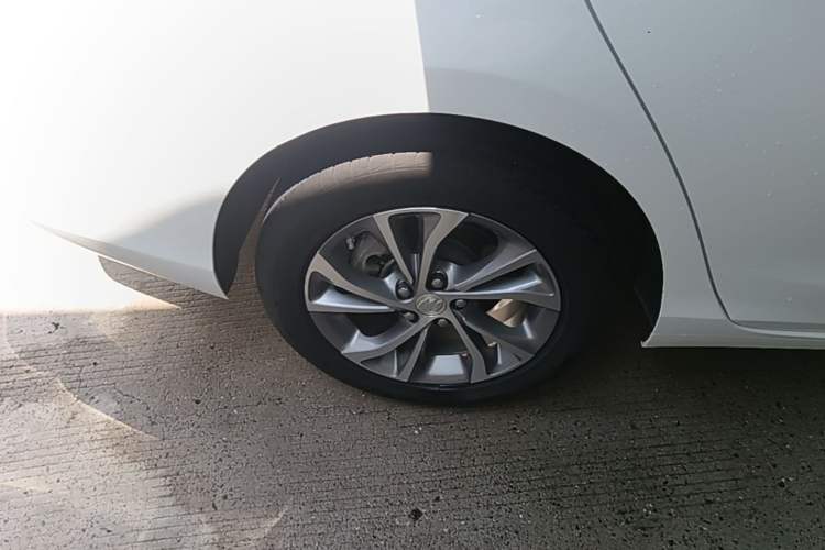 Used Buick Verano 2023 Pro Enjoyment Edition Right Rear Wheel Hub