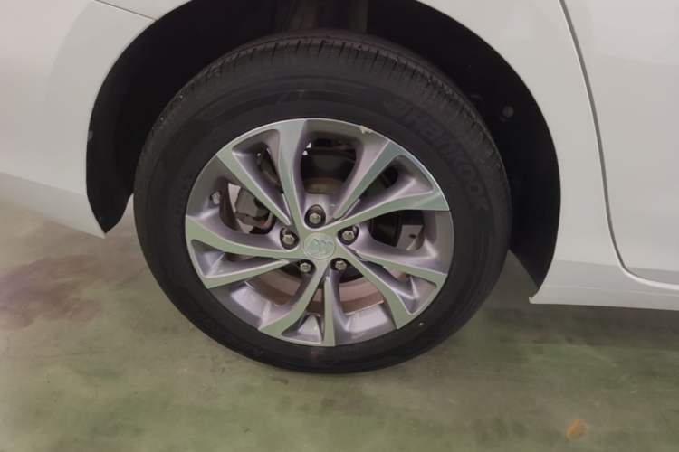 Used Buick Verano 2023 Pro Enjoyment Edition Right Rear Wheel Hub