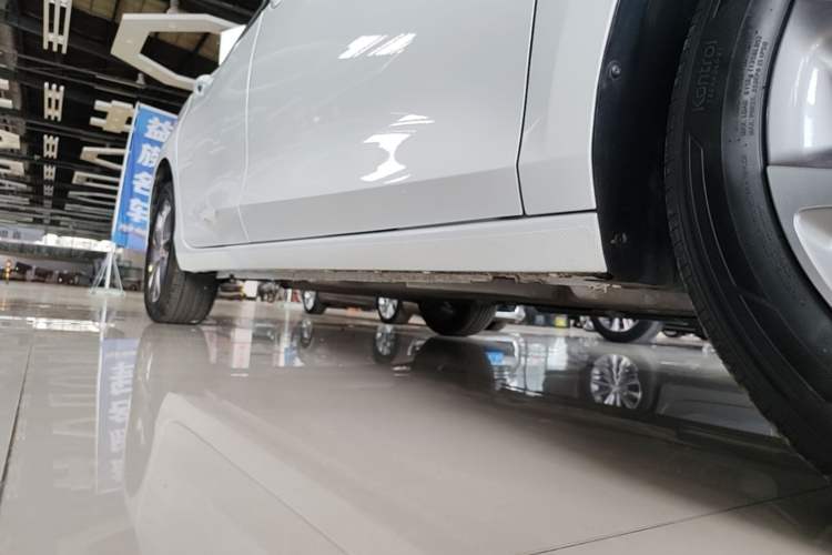 Used Buick Verano 2023 Pro Enjoyment Edition Right Side Sill