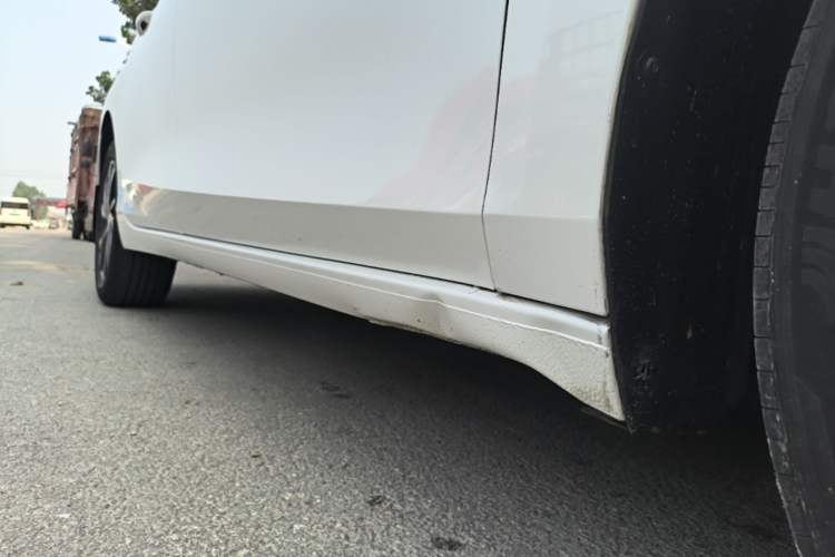 Used Buick Verano 2023 Pro GS Hunter Wind Edition Right Side Sill