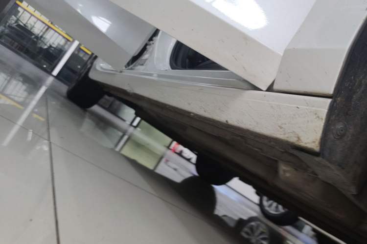 Used Buick Verano 2023 Pro GS Hunter Wind Edition Right Side Sill