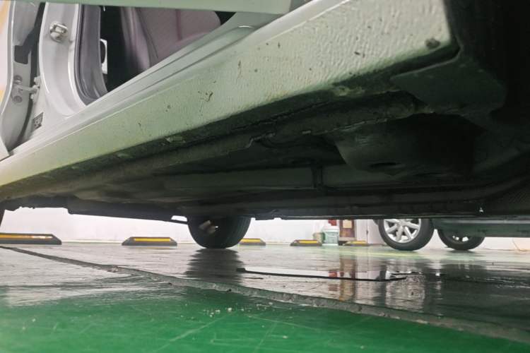 Used Buick Verano 2023 Pro GS Hunter Wind Edition Right Side Sill